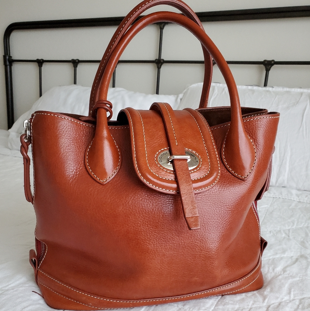 EUC Dooney and Bourke Toscana Florentine Side Zip Satchel with Detachable Strap